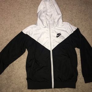 Nike women’s windbreaker rain jacket